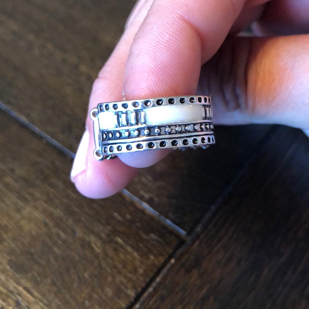 Ring - Picture 5 of 5